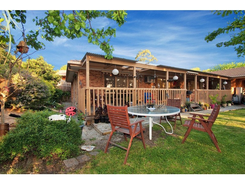 16 Kirkford Drive, Mooroolbark VIC 3138