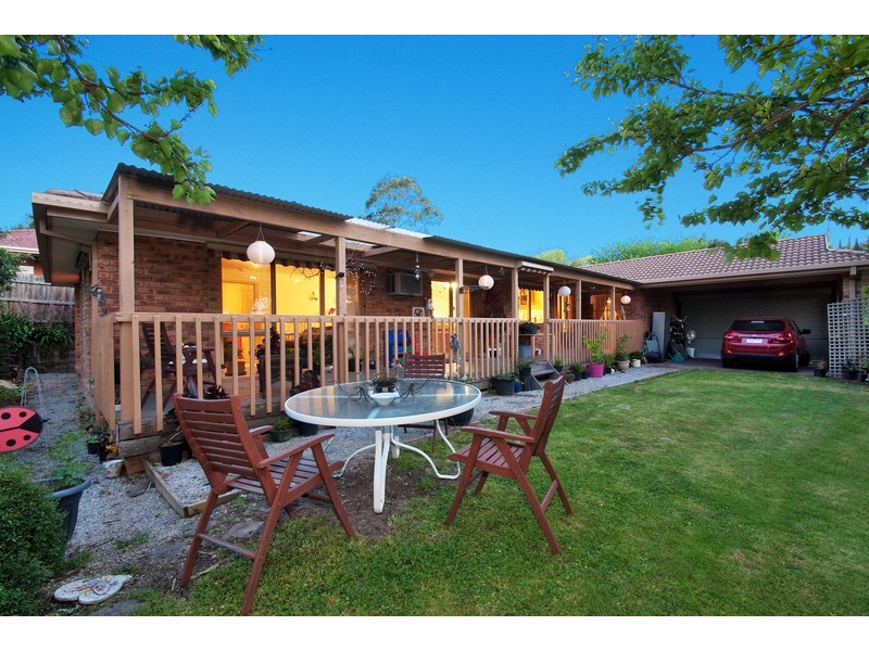 16 Kirkford Drive, Mooroolbark VIC 3138