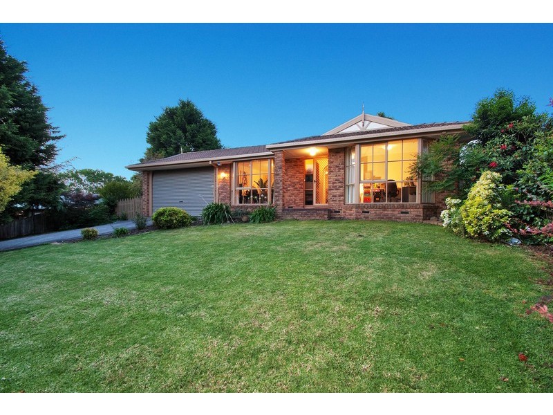 16 Kirkford Drive, Mooroolbark VIC 3138