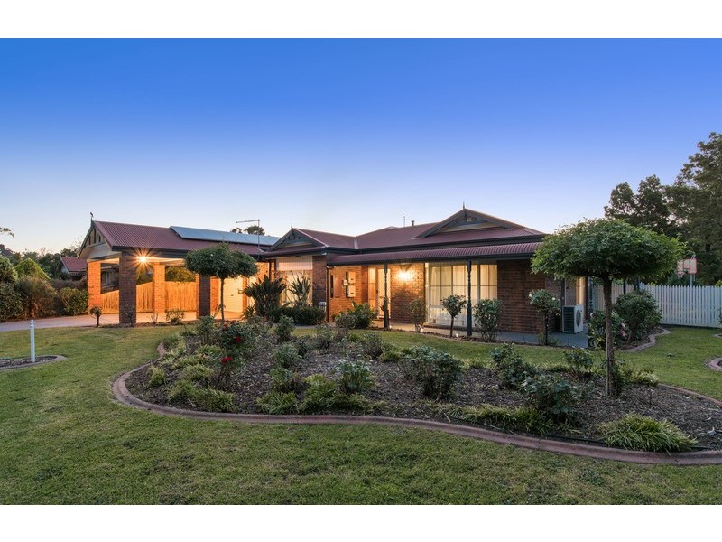 1 Hyde Park Walk, Mooroolbark VIC 3138