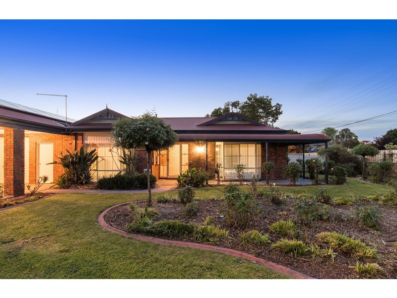 1 Hyde Park Walk, Mooroolbark VIC 3138