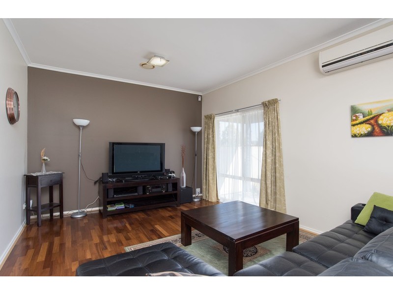 1 Hyde Park Walk, Mooroolbark VIC 3138