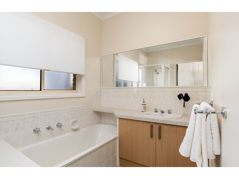 1 Hyde Park Walk, Mooroolbark VIC 3138