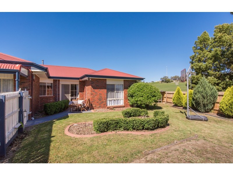 1 Hyde Park Walk, Mooroolbark VIC 3138