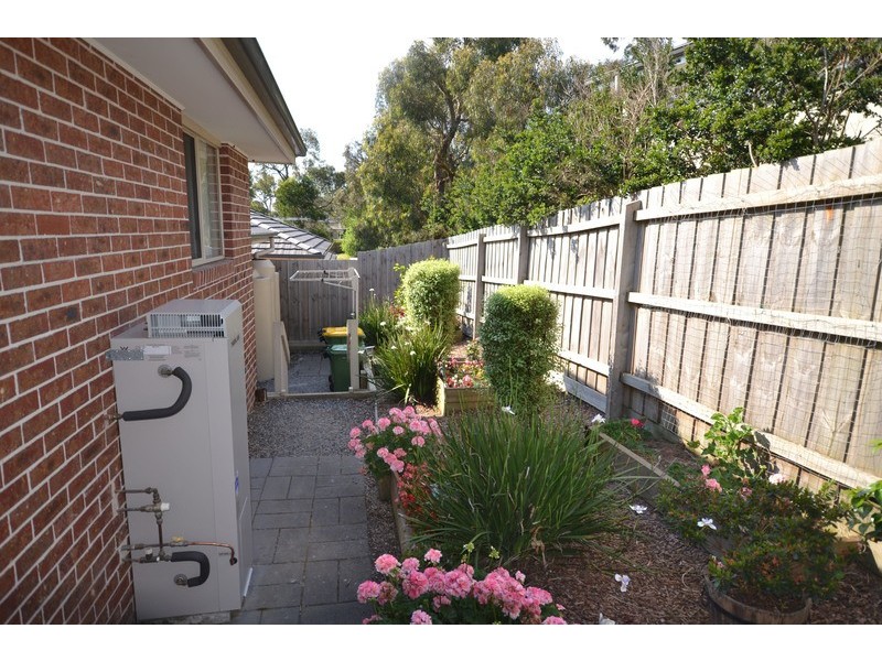 8/27 Canterbury Road, Montrose VIC 3765