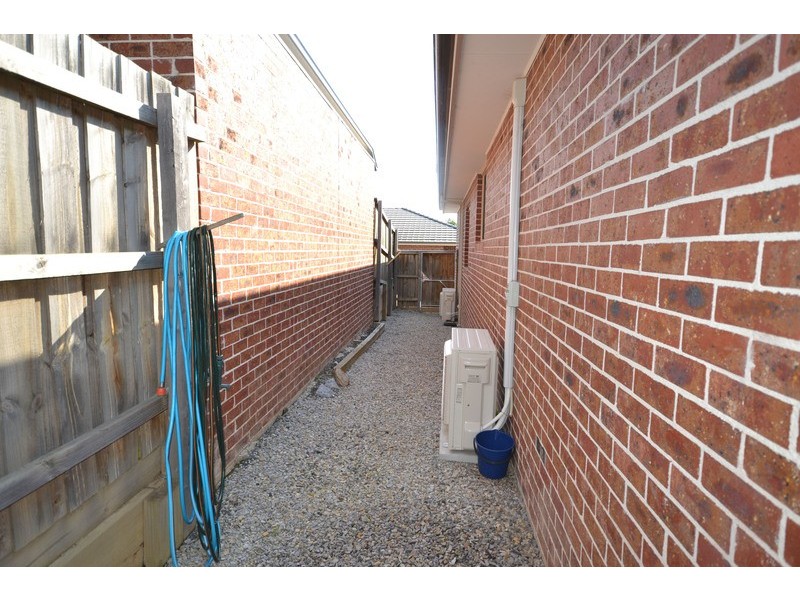 8/27 Canterbury Road, Montrose VIC 3765