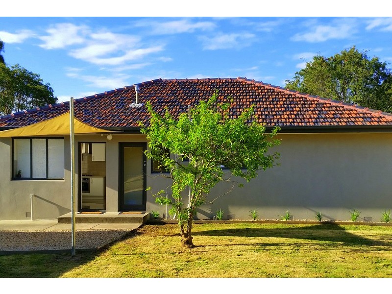 1/11 Binbrook Drive, Croydon VIC 3136