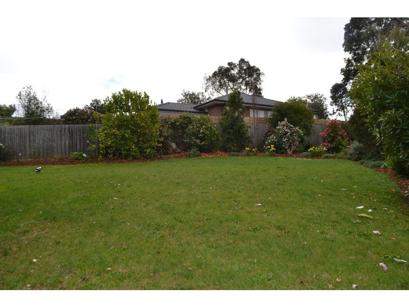 8 Dobell Place, Mooroolbark VIC 3138