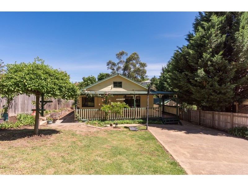 11 Belair Close, Seville VIC 3139