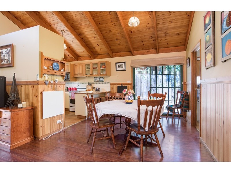 11 Belair Close, Seville VIC 3139