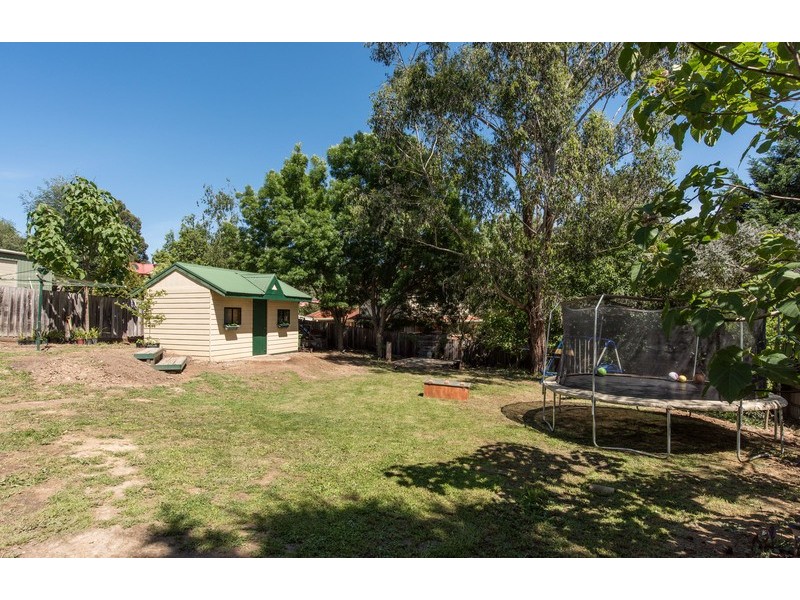 11 Belair Close, Seville VIC 3139
