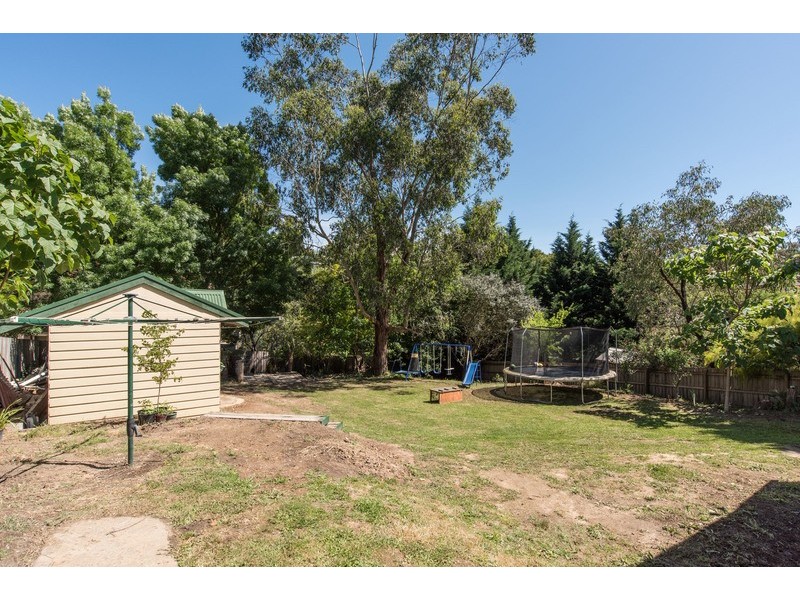 11 Belair Close, Seville VIC 3139