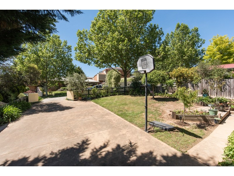 11 Belair Close, Seville VIC 3139