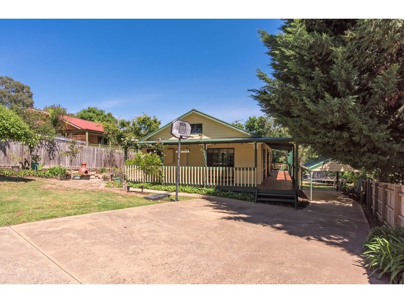 11 Belair Close, Seville VIC 3139