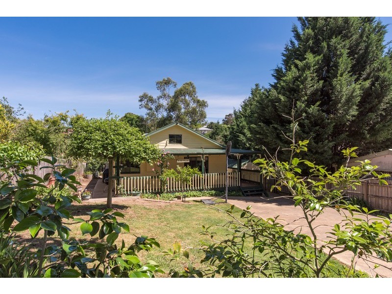11 Belair Close, Seville VIC 3139