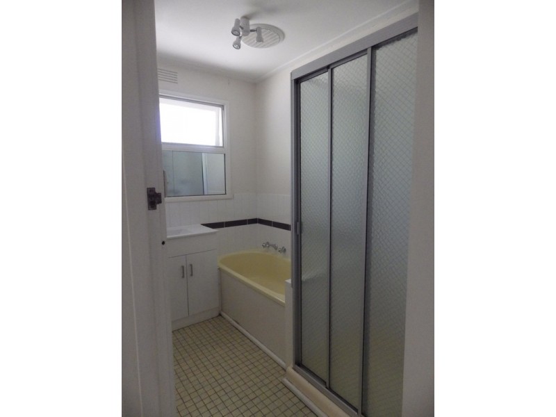 30 Cambridge Road, Mooroolbark VIC 3138