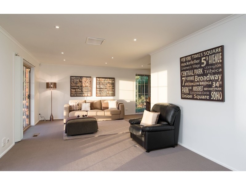 71 Zina Grove, Mooroolbark VIC 3138