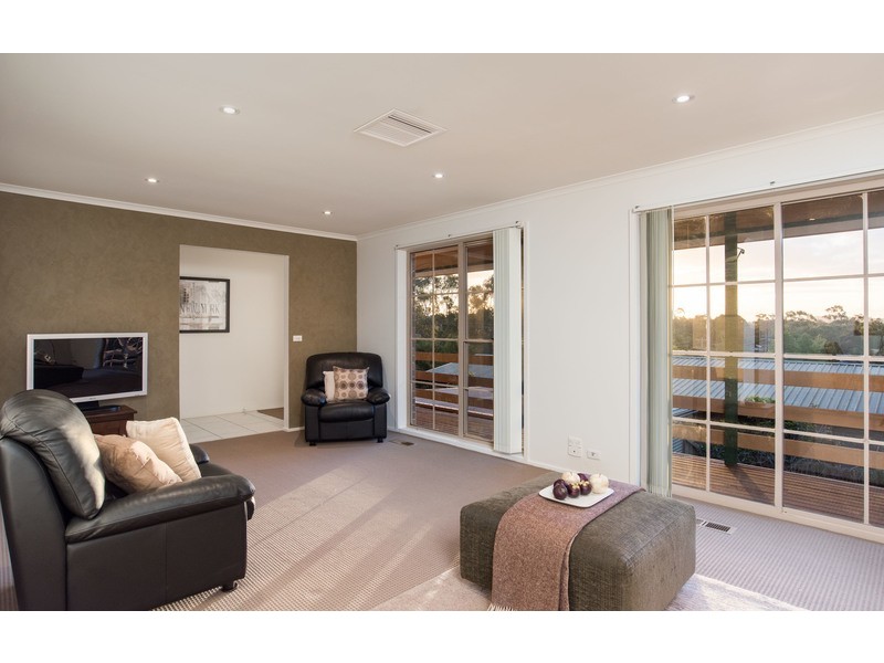 71 Zina Grove, Mooroolbark VIC 3138
