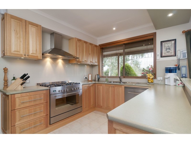 6 Chapman Court, Mooroolbark VIC 3138