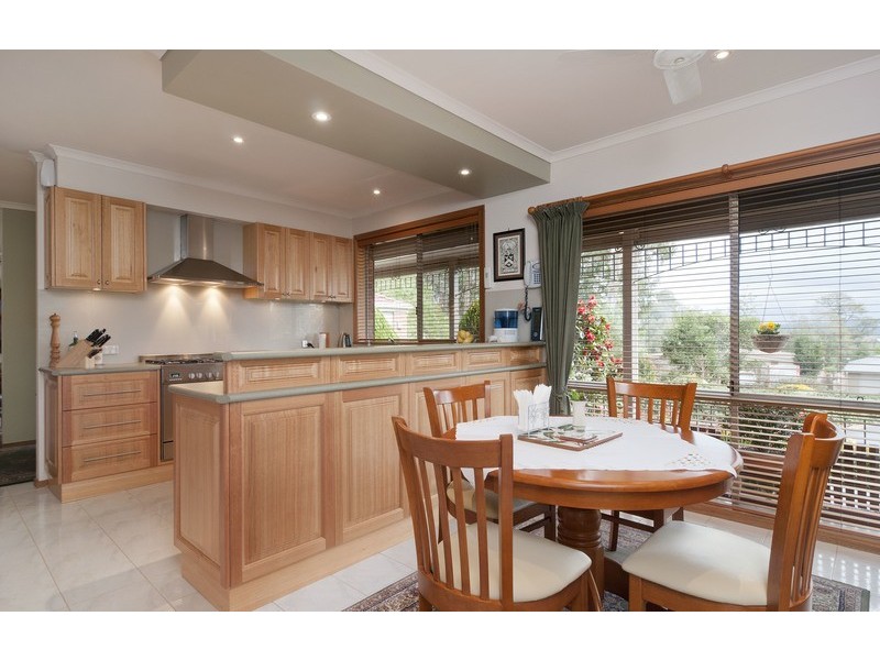 6 Chapman Court, Mooroolbark VIC 3138