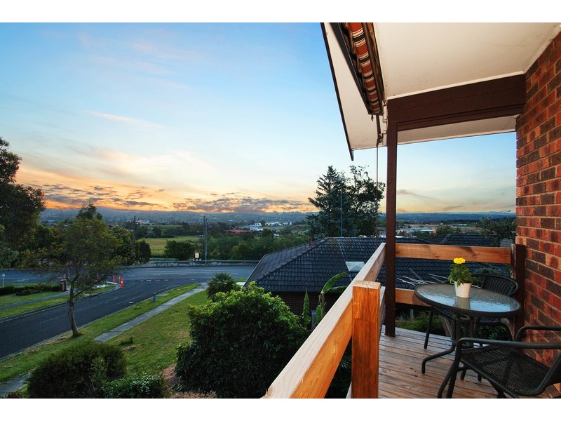 3 Chinook Crescent, Mooroolbark VIC 3138