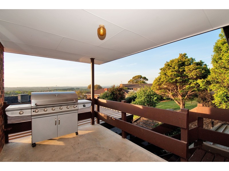 3 Chinook Crescent, Mooroolbark VIC 3138