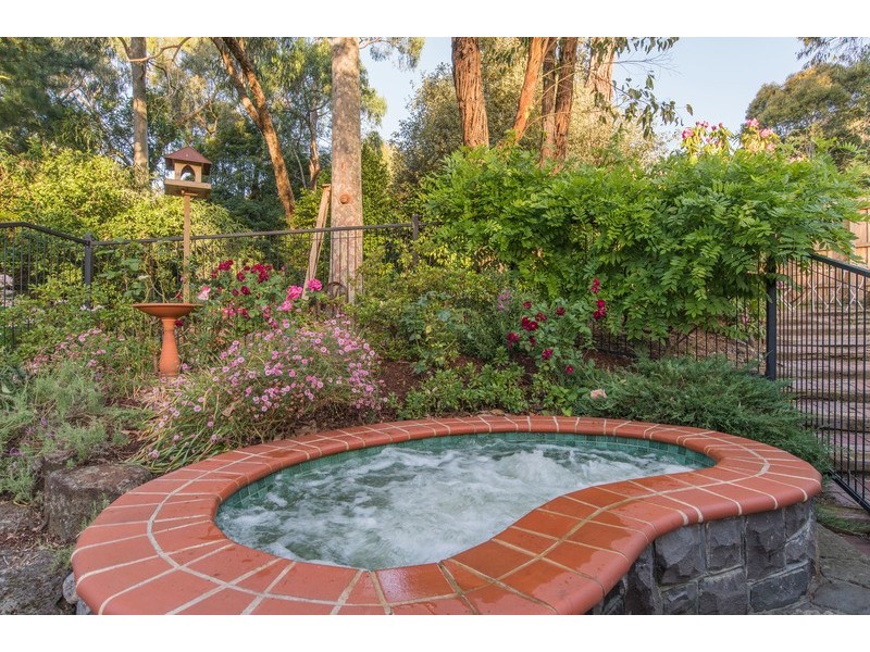 12 Karabeal Court, Montrose VIC 3765