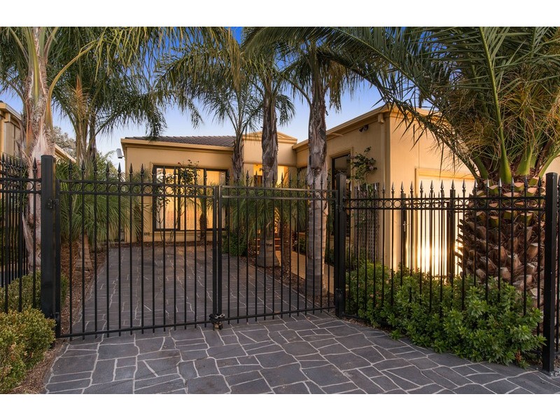 2/92 Oban Road, Ringwood North VIC 3134