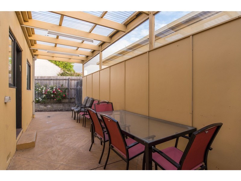 2/92 Oban Road, Ringwood North VIC 3134