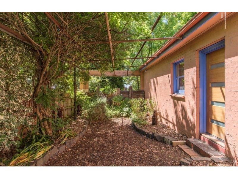 2 Canterbury Road, Montrose VIC 3765