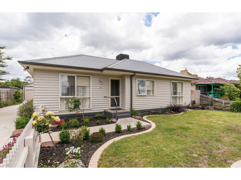 15 Lena Grove, Kilsyth VIC 3137