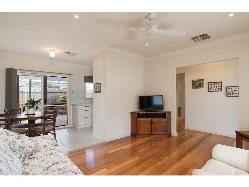 15 Lena Grove, Kilsyth VIC 3137