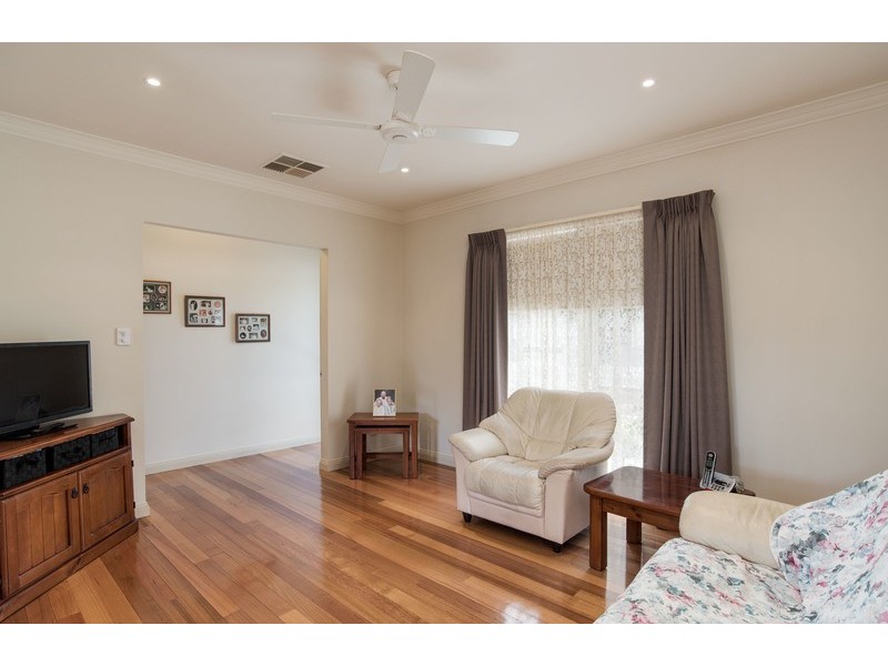 15 Lena Grove, Kilsyth VIC 3137