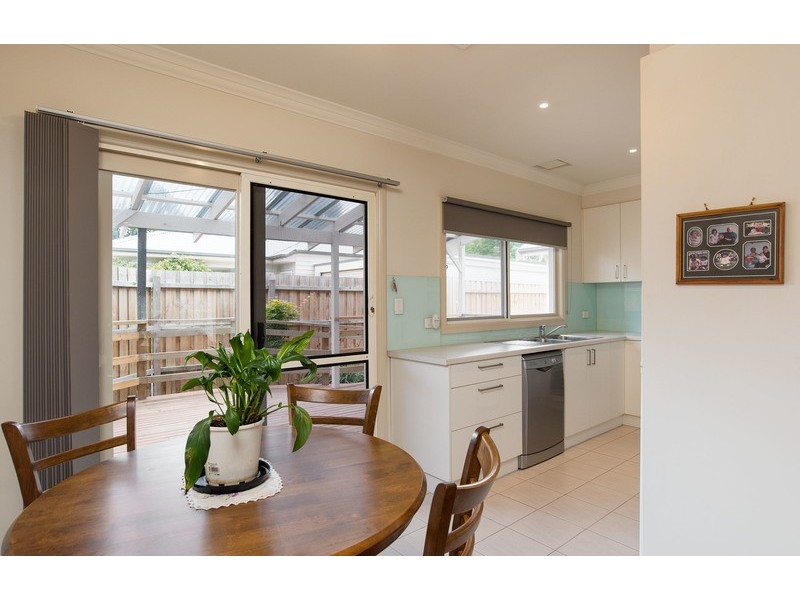 15 Lena Grove, Kilsyth VIC 3137