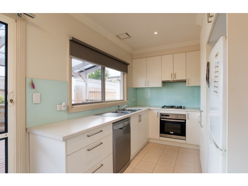 15 Lena Grove, Kilsyth VIC 3137