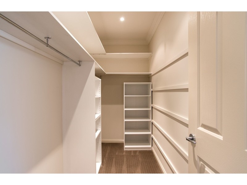 15 Lena Grove, Kilsyth VIC 3137