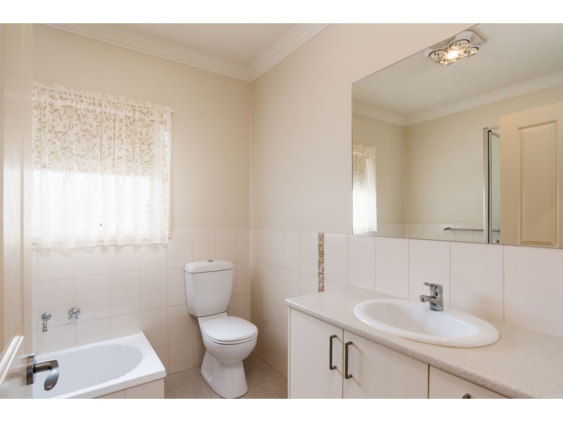 15 Lena Grove, Kilsyth VIC 3137