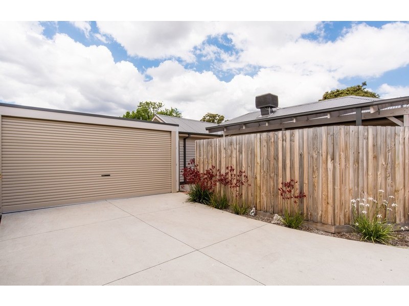 15 Lena Grove, Kilsyth VIC 3137