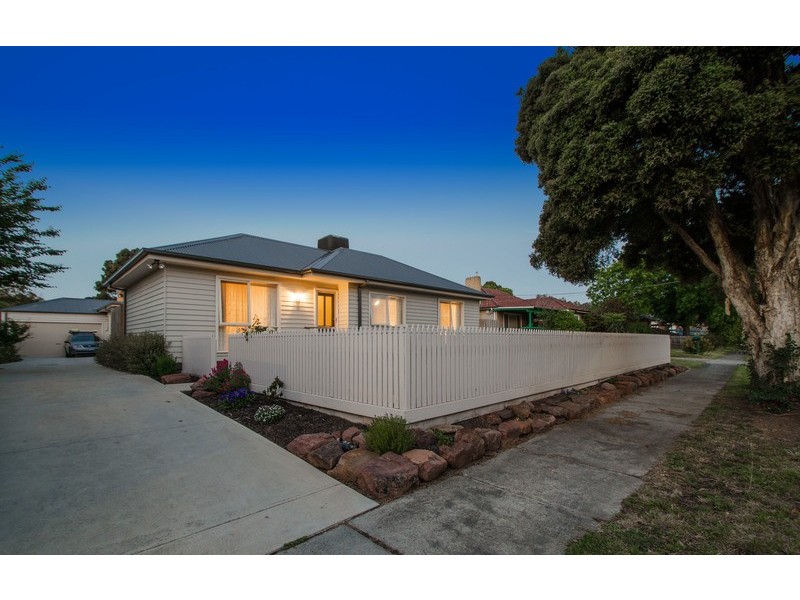 15 Lena Grove, Kilsyth VIC 3137