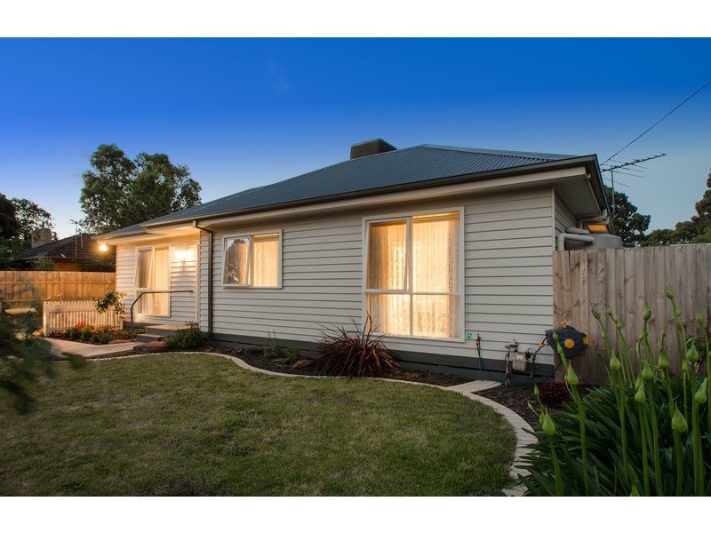 15 Lena Grove, Kilsyth VIC 3137