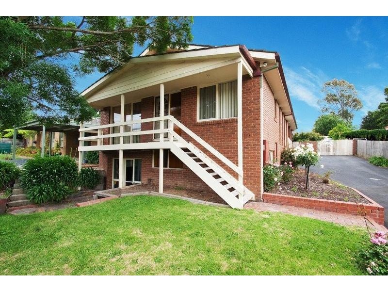 13 Zina Grove, Mooroolbark VIC 3138