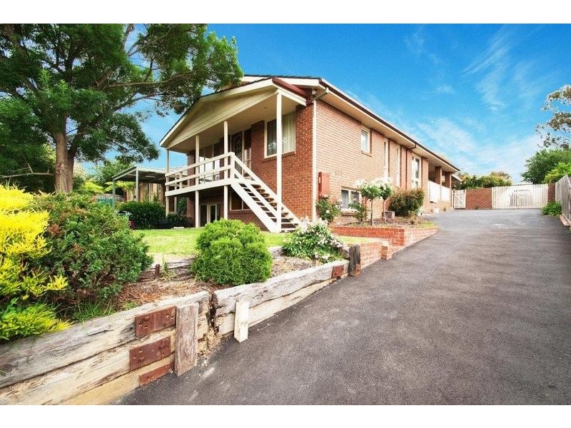 13 Zina Grove, Mooroolbark VIC 3138
