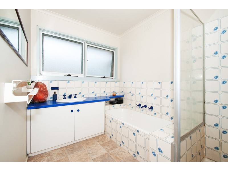 13 Zina Grove, Mooroolbark VIC 3138