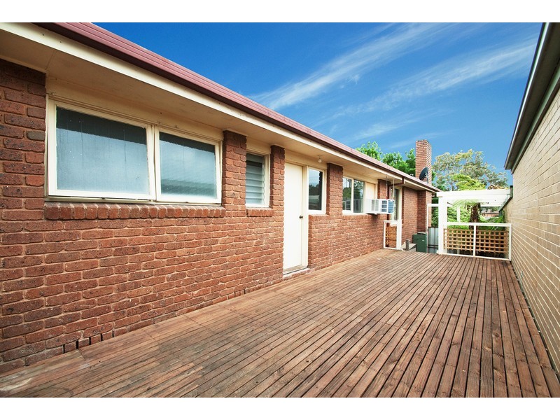 13 Zina Grove, Mooroolbark VIC 3138