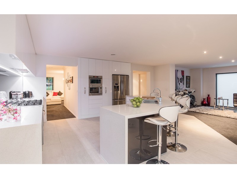 2 Carmella Close, Chirnside Park VIC 3116