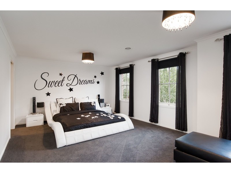 2 Carmella Close, Chirnside Park VIC 3116