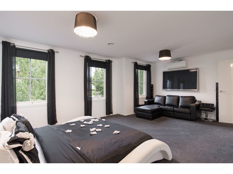 2 Carmella Close, Chirnside Park VIC 3116