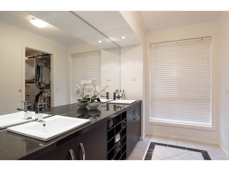 2 Carmella Close, Chirnside Park VIC 3116