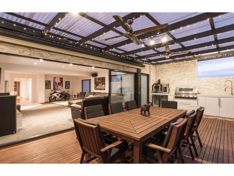 2 Carmella Close, Chirnside Park VIC 3116