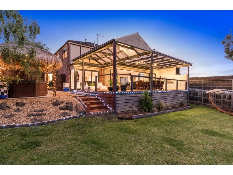 2 Carmella Close, Chirnside Park VIC 3116